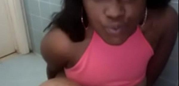  young ebony teen freak playing on webcam
